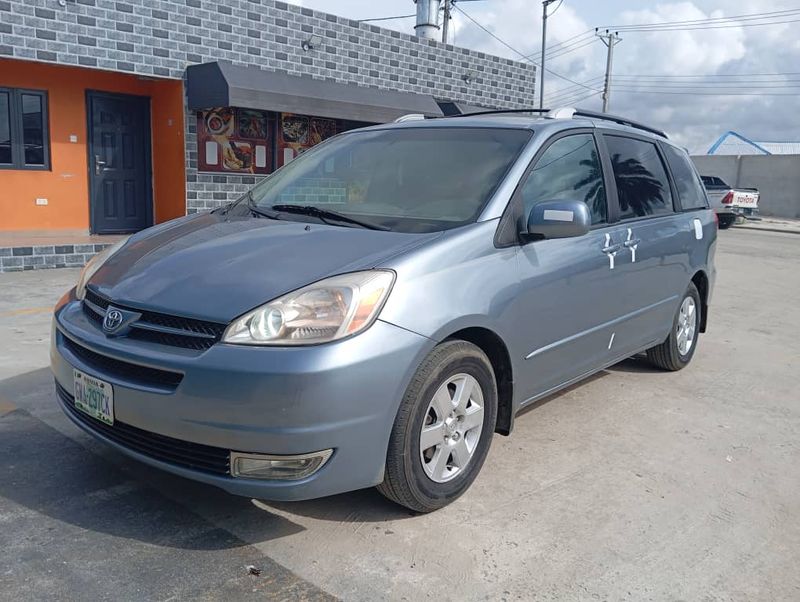 Thumbnail 10 of 2005 Toyota Sienna